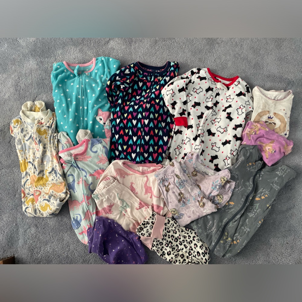 9 pairs of kids 3T pjs